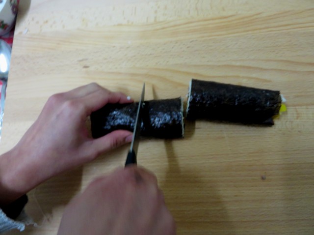 Slicing kimbap step two